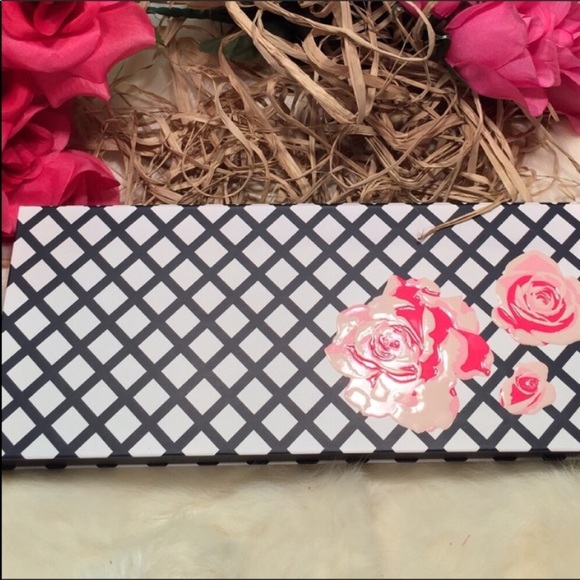 Estée Lauder Special Ed 42 Shades + 4 Brushes NWOB - Picture 3 of 8